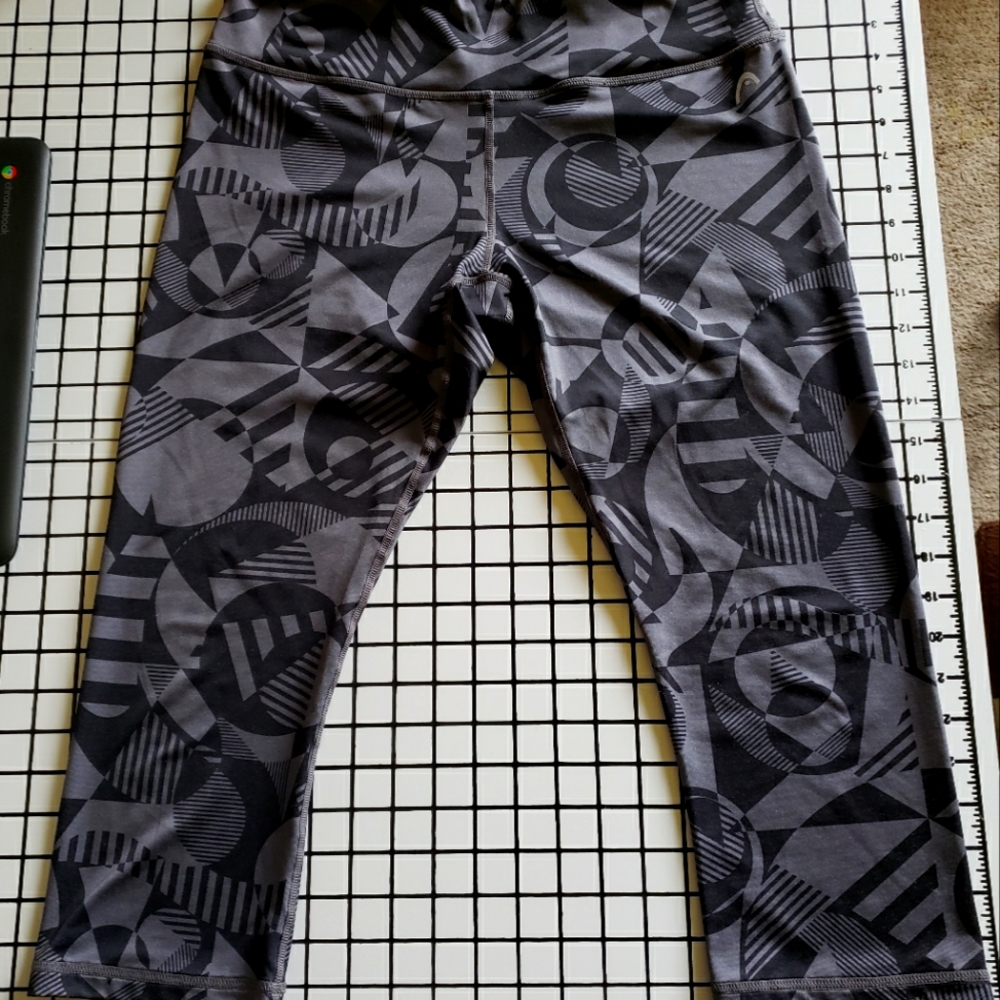 Grey and black patterned Capri leggings